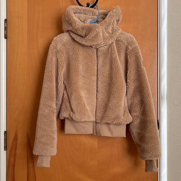 ALO Yoga Foxy Sherpa Jacket - Picture 2 of 11